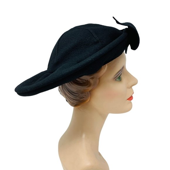 Vintage 1940s Black Wool Round Bow Hat With Arrow Brooch Details main image 5